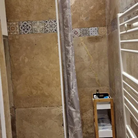 De Charme Champs Elysees * Paris