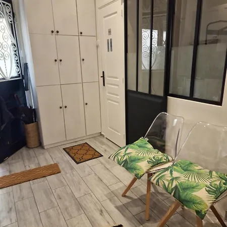 De Charme Champs Elysees * Paris